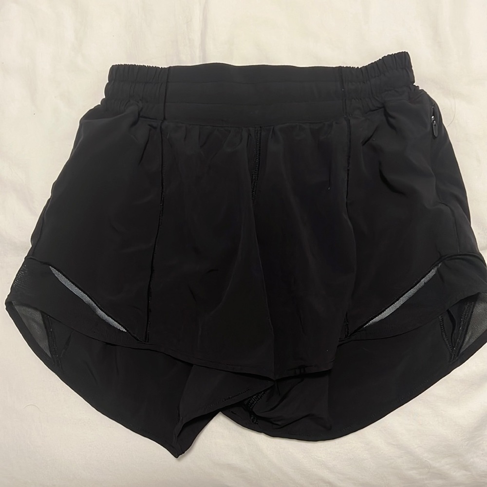 Black lulu Hotty Hot shorts!! Size 4 tall low rise 2.5”.